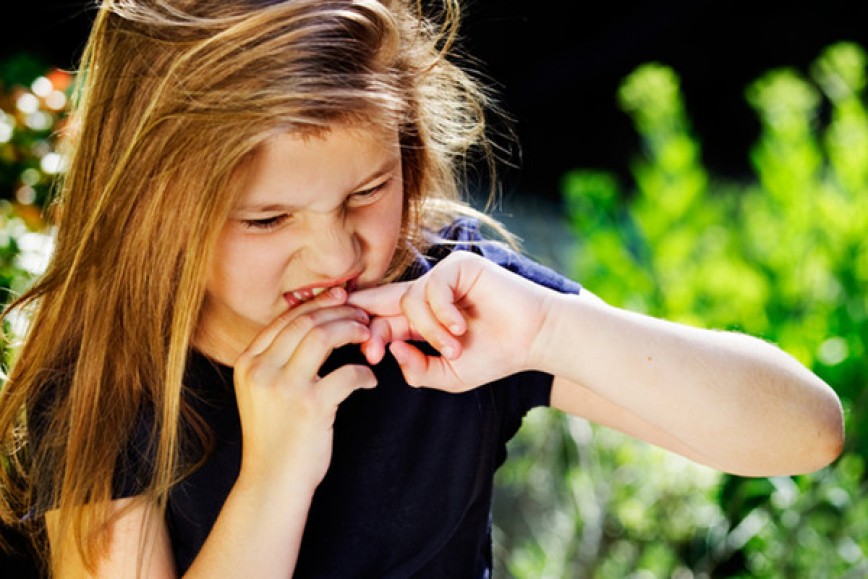 Как перестать грызть ногти, отучить ребенка от привычки