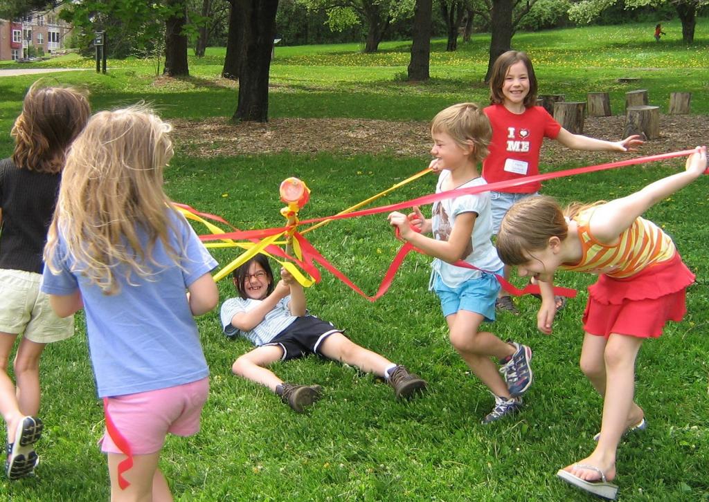 Подвижные игры для детей дошкольников в детском саду (в группе)