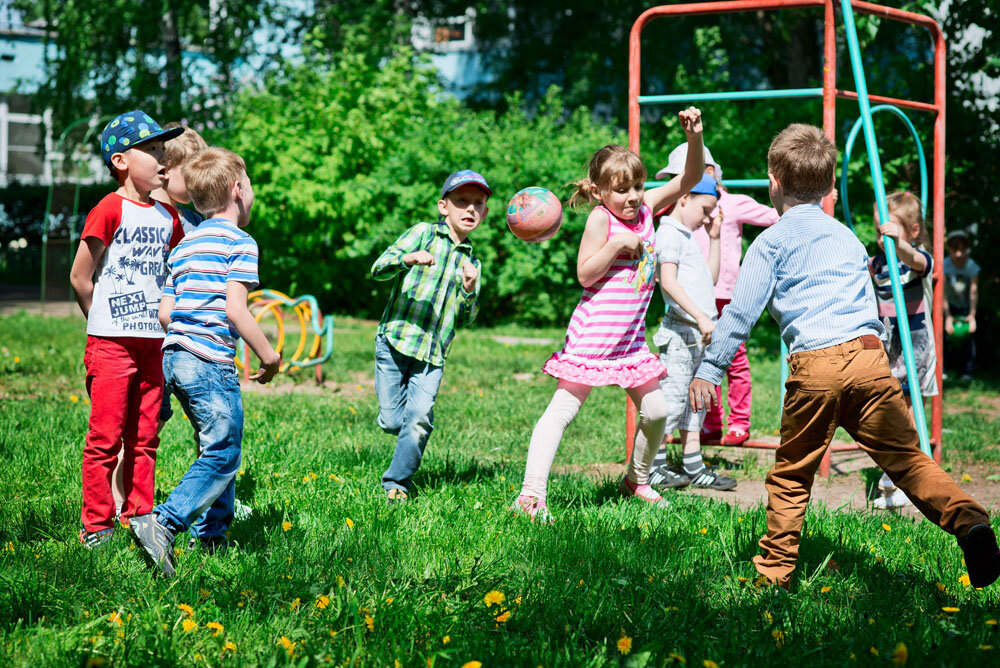 Дворовые игры для детей летом на свежем воздухе (на улице)